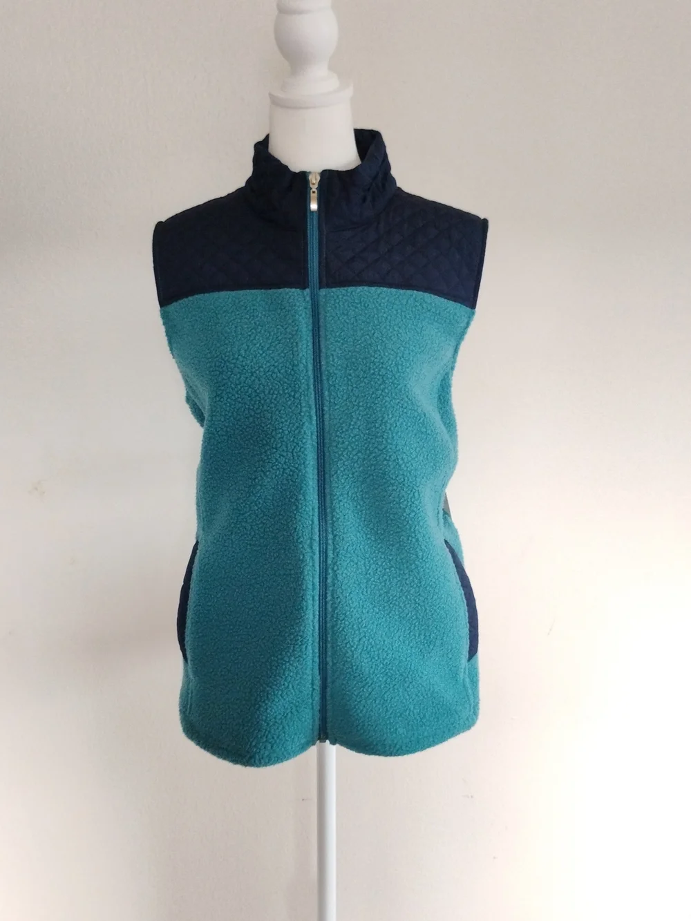 Croft & Barrow For Women Teal Sherpa Vest with Navy Accents Size. PL PETITES